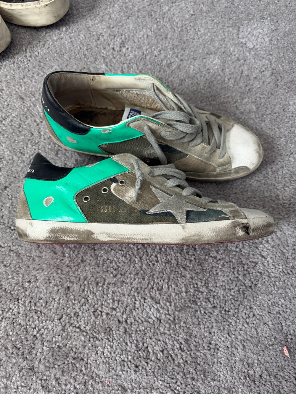 Men's Low-Top Fashion Sneakers in Green and Gray